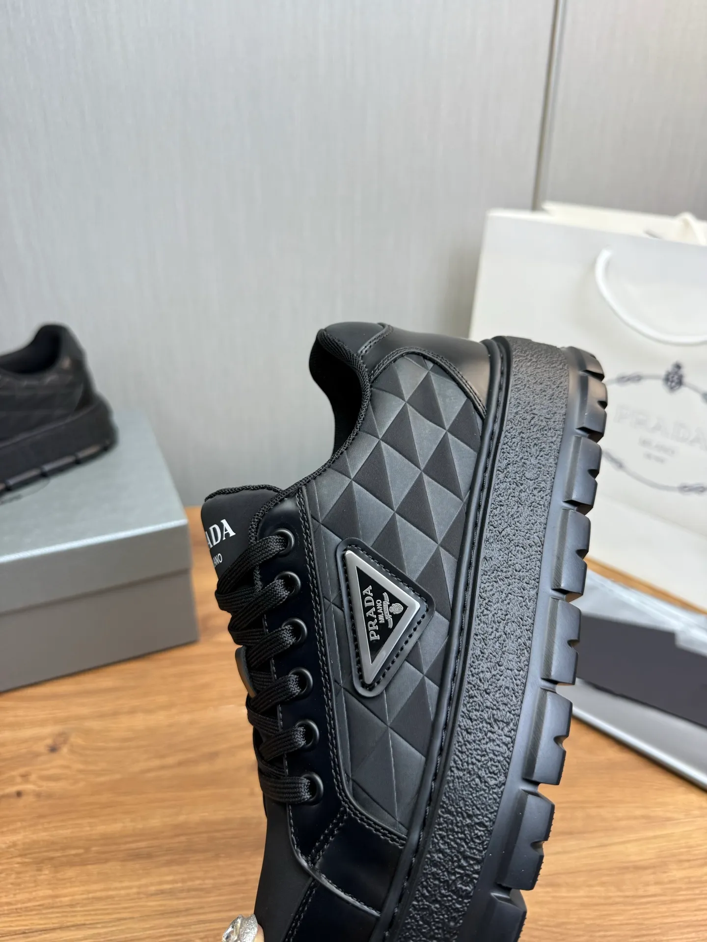 Men's shoes 💰580💰 [PRADA] Autumn and winter hot men's shoes shipped 👏Official website synchronized ⬆️Original fly-woven cowhide fabric + cowhide lining, 1⃣️:1⃣️reproduction, original sole, 38-45 (45. Customized, non-refundable)